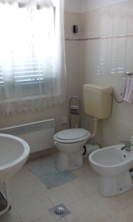 Apartment Tuja Jadrtovac Rum bild
